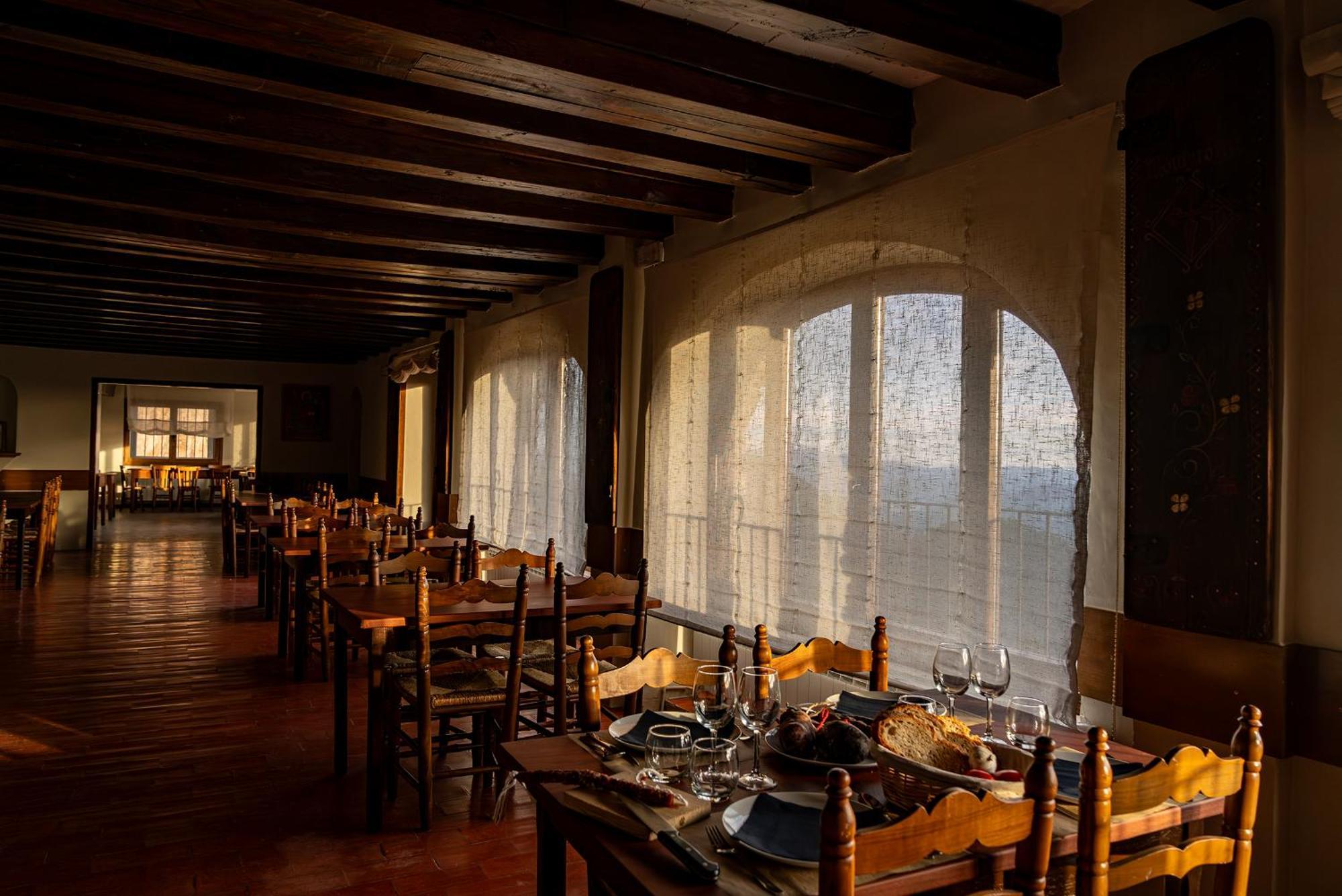 Santuari De Santa Maria De Montgrony Hotel Gombren Buitenkant foto